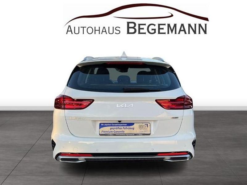 Gebraucht Kia Ceed Vision 140 PS (102 kW) 2022 Casa white Kleinwagen