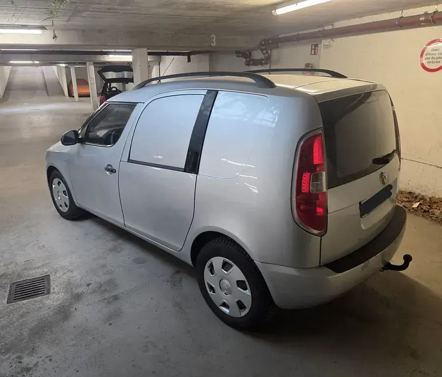 Gebraucht Skoda Roomster 69 PS (50 kW) 2009 Silber Van / Kleinbus