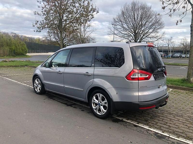 Gebraucht Ford Galaxy Ghia 140 PS (102 kW) 2010 Grau Van / Kleinbus
