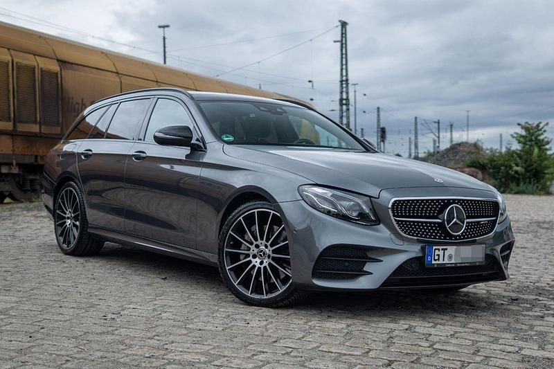 Grau Gebraucht 2018 Mercedes E400 Kombi | 35.000 € (Etwas zu teuer) - Bild 1/4