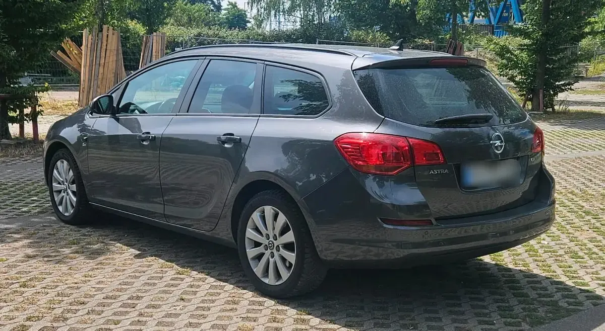 Gebraucht Opel Astra 125 PS (91 kW) 2012 Grau Kombi