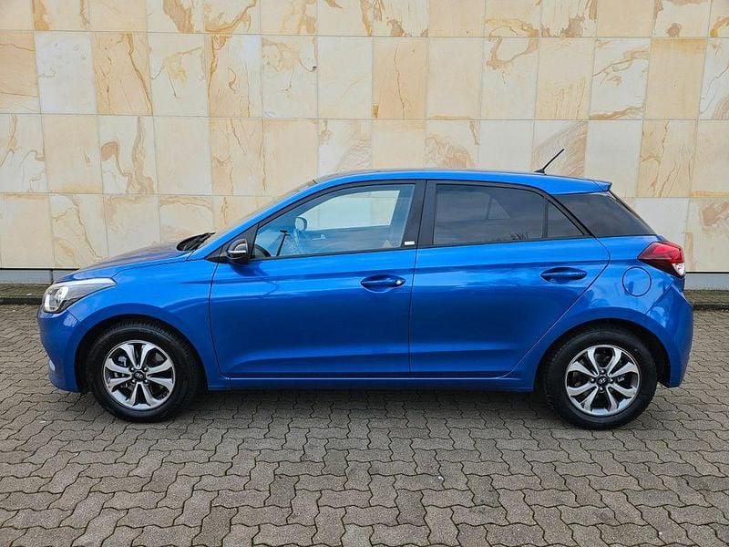 Gebraucht Hyundai i20 Passion 101 PS (74 kW) 2018 Blau Limousine