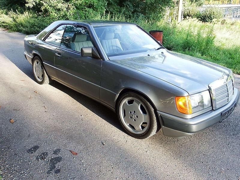 Gebraucht Mercedes 300 132 PS (97 kW) 1987 Blau Coupé