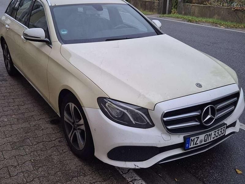 Gebraucht Mercedes E220 194 PS (142 kW) 2019 Weiß Kombi