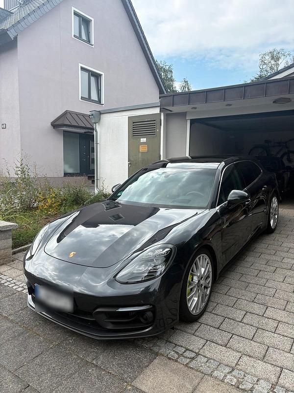 Grau Gebraucht 2021 Porsche Panamera S E-Hybrid Sport Turismo Limousine | 99.990 € - Bild 1/4