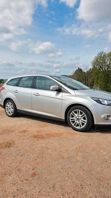 Używany Ford Focus 125 KM (91 kW) 2014 Srebrny Kombi