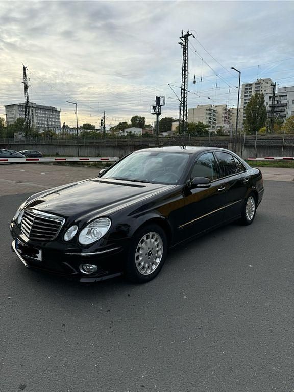 Gebraucht Mercedes E350 Avantgarde 272 PS (200 kW) 2007 Schwarz Limousine