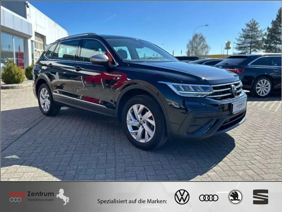 Gebraucht VW Tiguan Allspace Life 150 PS (110 kW) 2023 Deep black pearlescent SUV