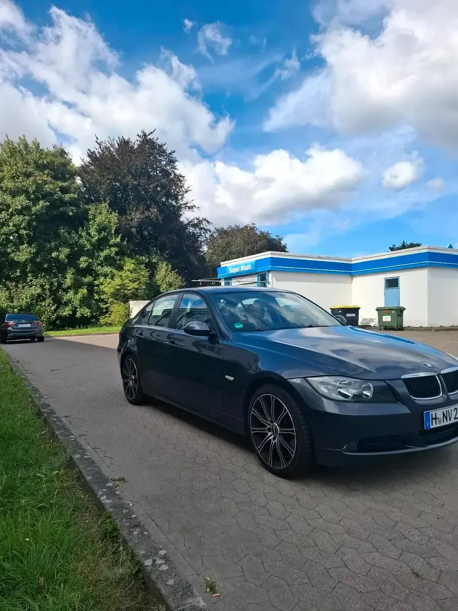 Gebraucht BMW 318 129 PS (94 kW) 2006 Grau Limousine
