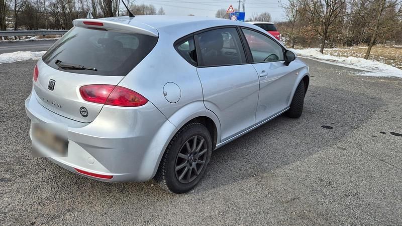 Gebraucht Seat Leon 77 PS (56 kW) 2010 Silber Kleinwagen