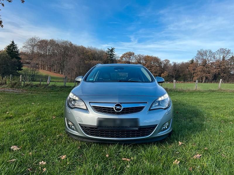 Silber Gebraucht 2011 Opel Astra Kombi | 6.500 € (Fairer Preis) - Bild 1/4