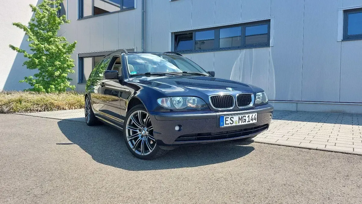 Gebraucht BMW 320 Basis 150 PS (110 kW) 2004 Blau Kombi