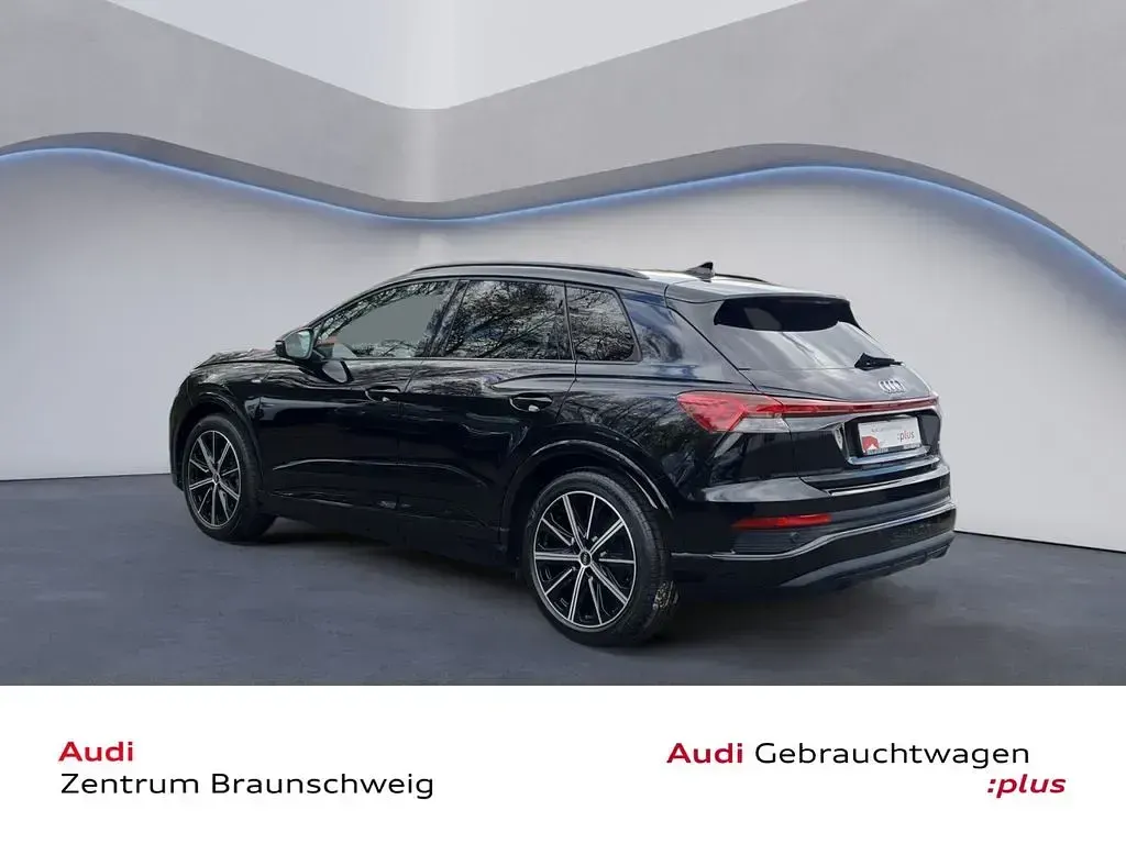 Używany Audi Q4 e-tron Performance 194 kW (265 KM) 2023 Czarny SUV