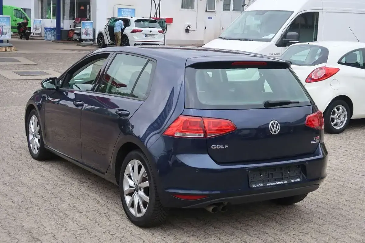 Gebraucht VW Golf VII Comfortline 150 PS (110 kW) 2014 Night blue Limousine