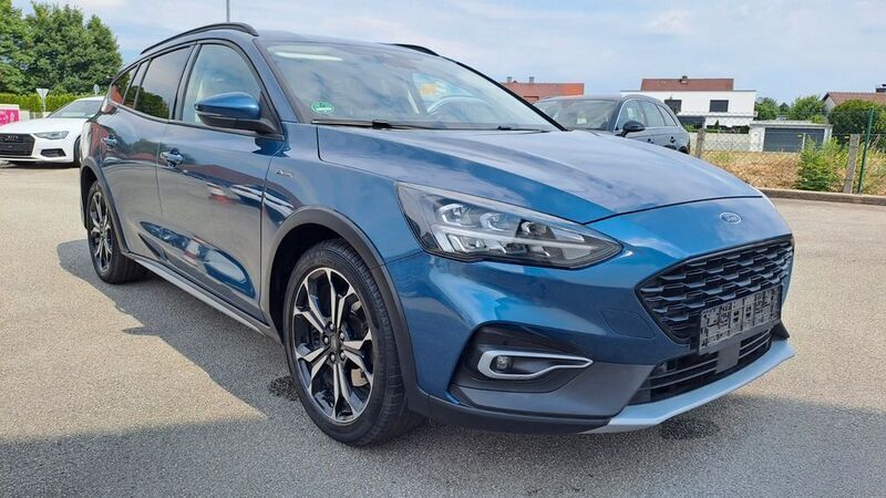Blau Gebraucht 2020 Ford Focus Active Limousine | 9.950 € (Guter Preis) - Bild 1/4