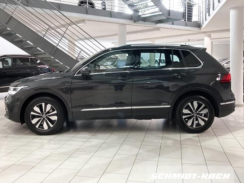 Gebraucht VW Tiguan Move 150 PS (110 kW) 2023 Uranograu (grau) SUV