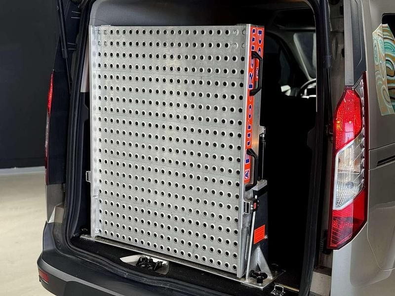 Gebraucht Ford Tourneo Connect Trend 101 PS (74 kW) 2016 Perlsilber (metallic) Van / Kleinbus