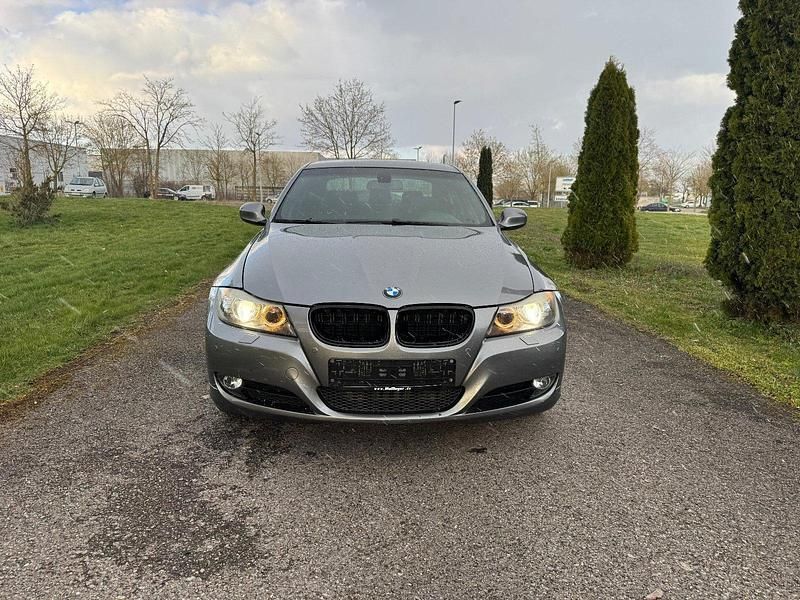 Second-hand BMW 318 143 CP (105 kW) 2009 Gri Berlinǎ