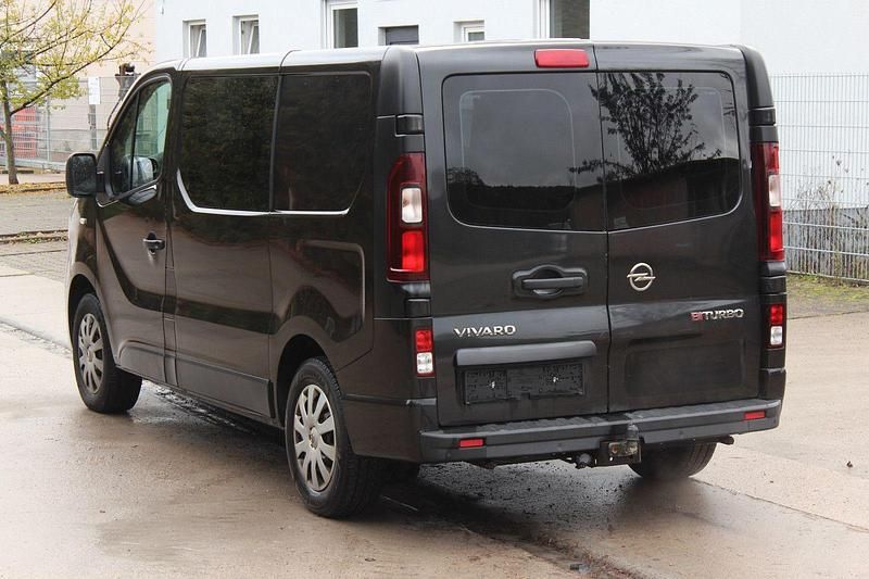 Gebraucht Opel Vivaro 145 PS (106 kW) 2017 Schwarz Van / Kleinbus