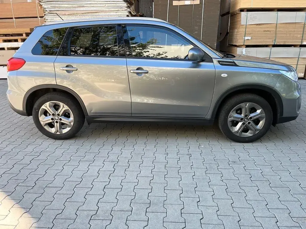 Gebraucht Suzuki Vitara Comfort 120 PS (88 kW) 2018 Grau SUV