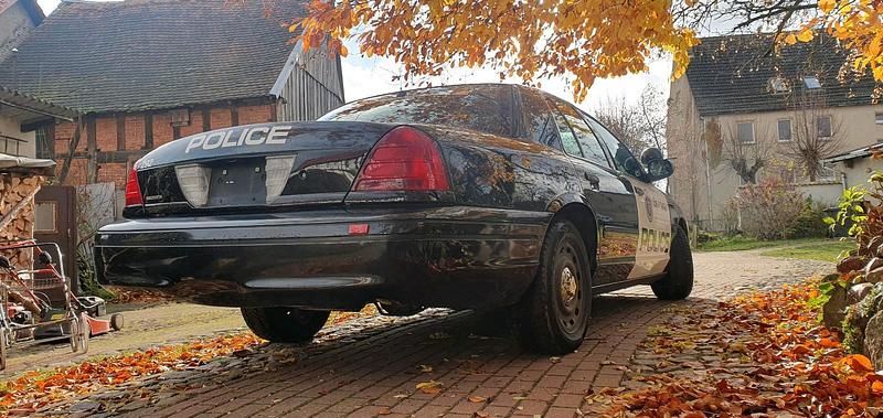 Schwarz Gebraucht 2004 Ford Crown Victoria Limousine | 6.500 € - Bild 1/4