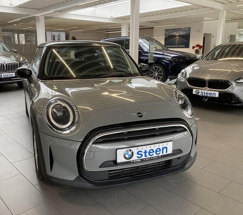 Gebraucht Mini Cooper Essential 136 PS (100 kW) 2022 Moonwalk grey (metallic) Kleinwagen