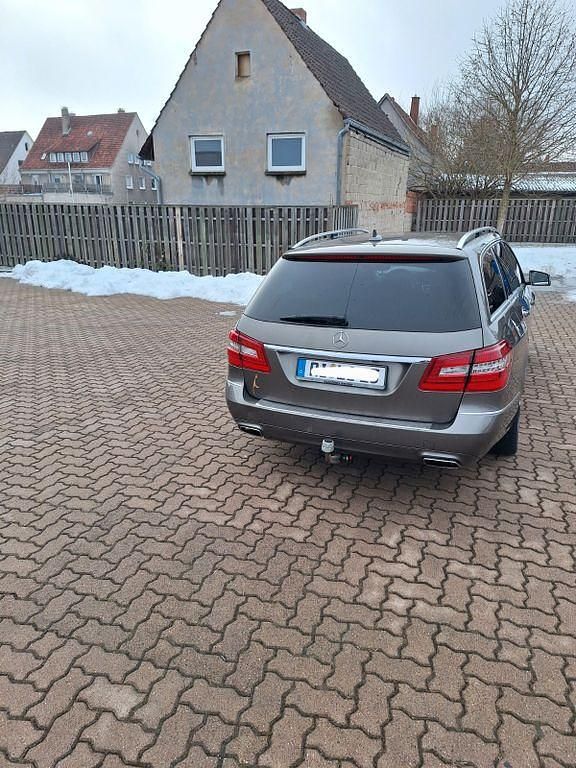 Gebraucht Mercedes E350 Avantgarde 306 PS (225 kW) 2011 Grau Limousine