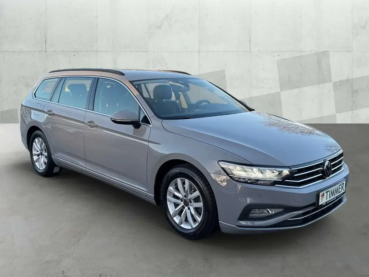Gebraucht VW Passat Business 150 PS (110 kW) 2023 Mondsteingrau Kombi