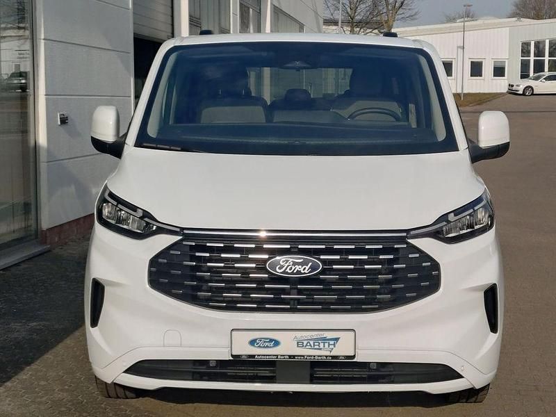 Gebraucht Ford Tourneo Titanium 136 PS (100 kW) 2024 Frostweiß Van / Kleinbus