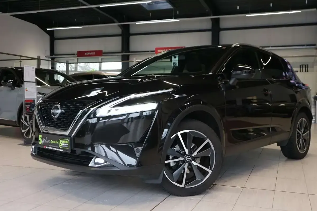 Gebraucht Nissan Qashqai Tekna 140 PS (102 kW) 2022 Black metallic SUV