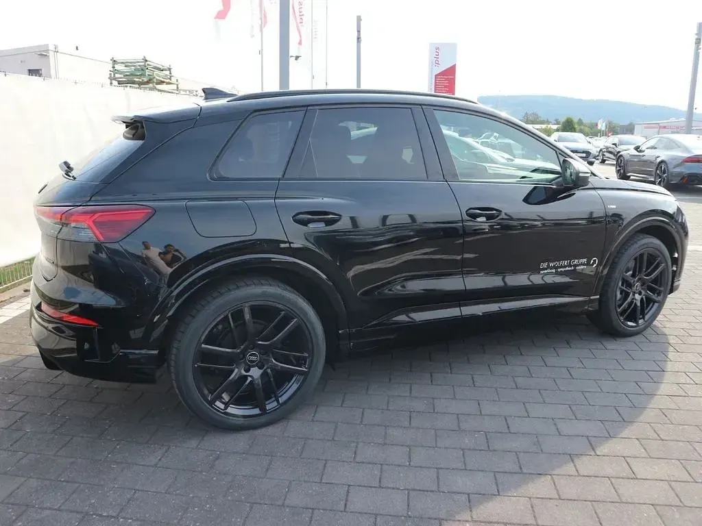 Gebraucht Audi Q4 e-tron S-Line 250 kW (340 PS) 2026 Schwarz SUV