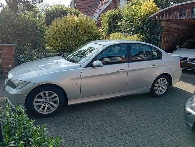 Gebraucht BMW 318 143 PS (105 kW) 2008 Silber Limousine