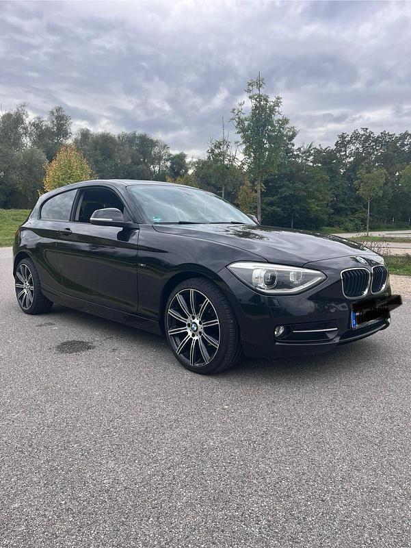 Gebraucht BMW 116 Sport Line 135 PS (99 kW) 2013 Schwarz Kleinwagen