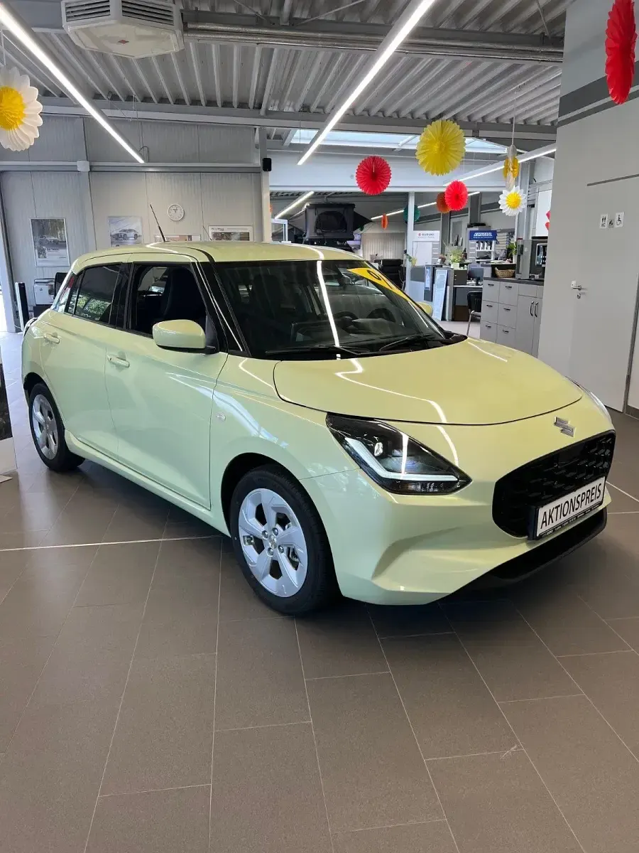 Neu Suzuki Swift 83 PS (61 kW) 2025 Grün Kleinwagen