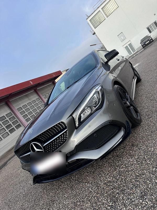 Gebraucht Mercedes CLA250 211 PS (155 kW) 2018 Grau Limousine