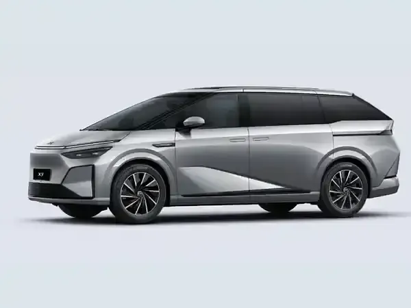 Neu XPENG X9 235 kW (320 PS) 2026 Silber frost silver Van / Kleinbus