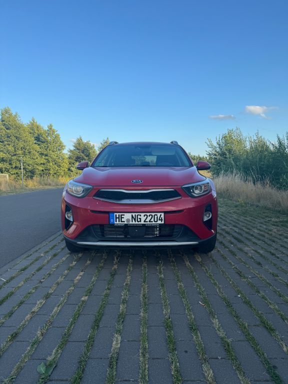 Rot Gebraucht 2017 Kia Stonic Platinum Edition SUV | 10.400 € (Fairer Preis) - Bild 1/4