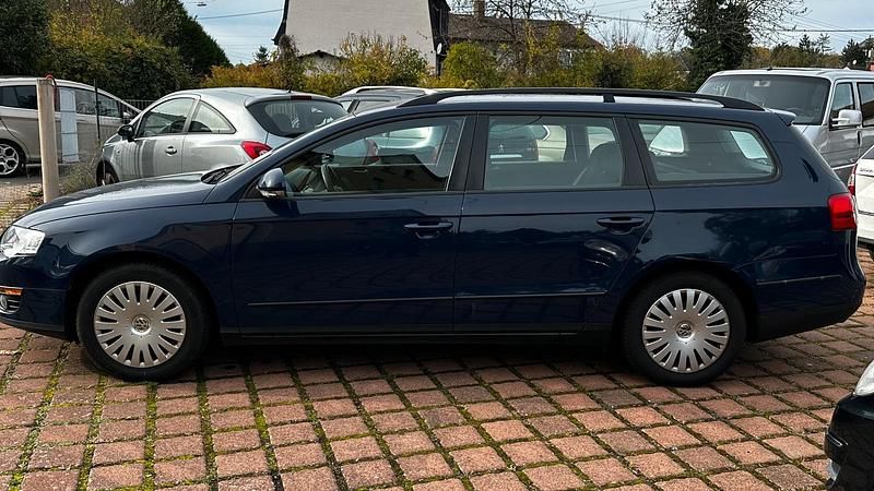 Gebraucht VW Passat 140 PS (102 kW) 2009 Blau Kombi