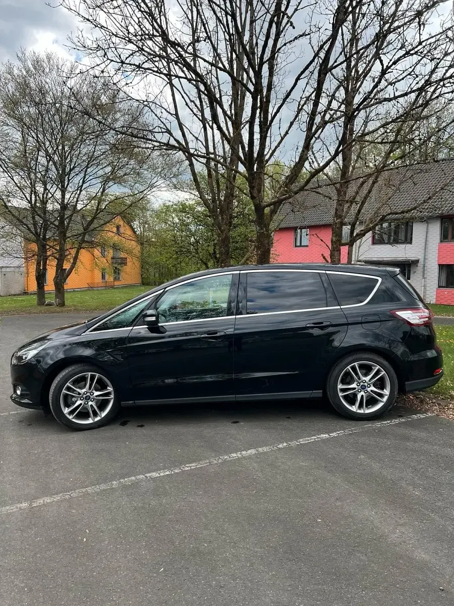 Gebraucht Ford S-MAX Titanium 179 PS (131 kW) 2016 Schwarz Van / Kleinbus