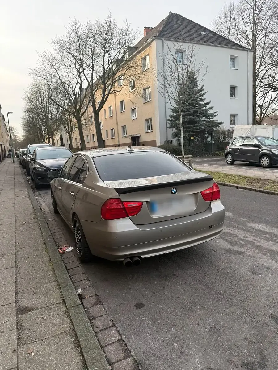 Gebraucht BMW 320 170 PS (125 kW) 2011 Andere farben Limousine