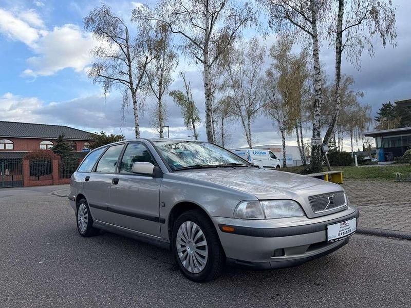 Gebraucht Volvo V40 116 PS (85 kW) 1997 Silber Kombi