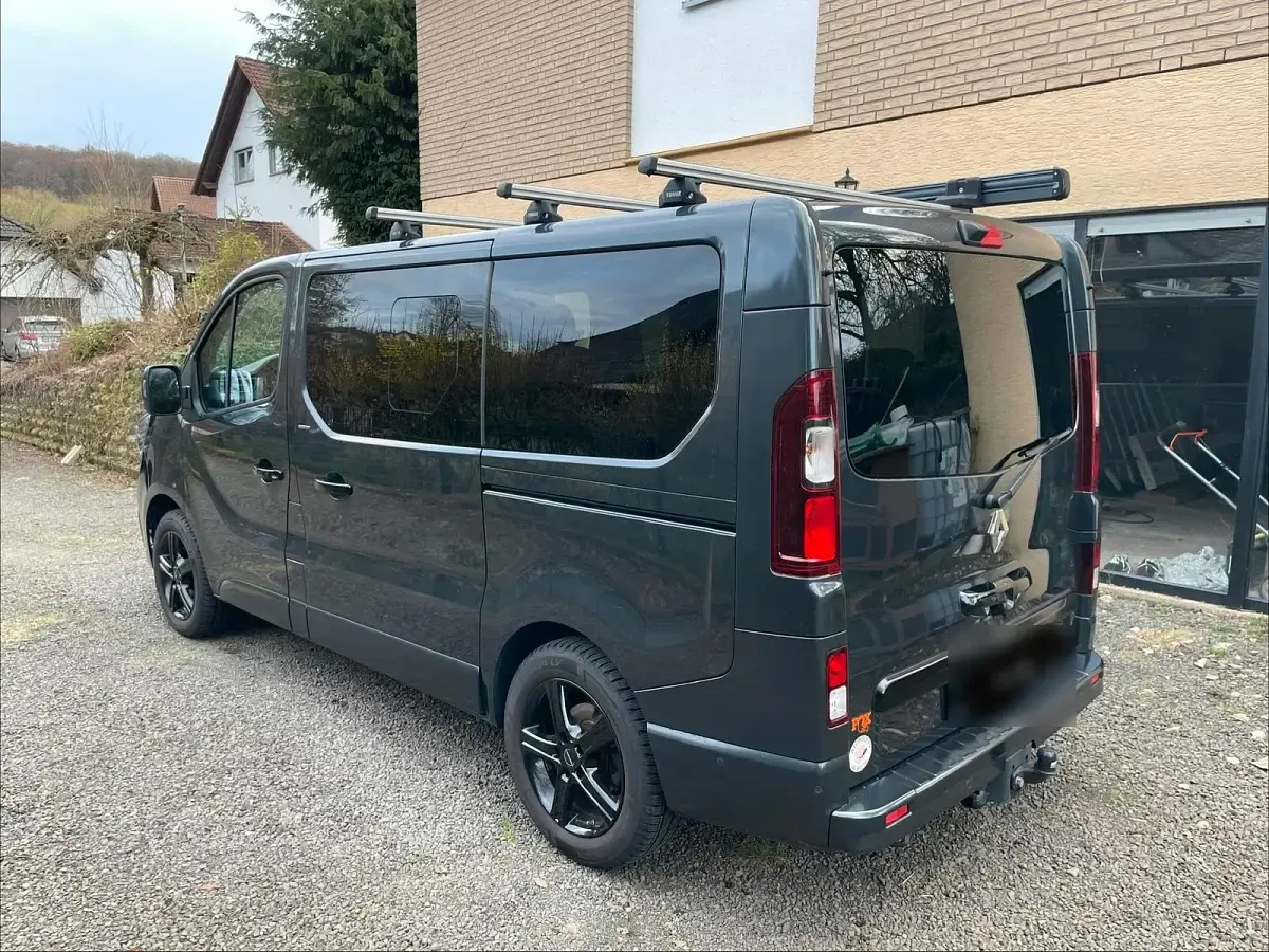 Gebraucht Renault Trafic 150 PS (110 kW) 2022 Grau Van / Kleinbus