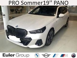 Weiss Gebraucht 2025 BMW 520 Performance Kombi | 51.333 € (Superpreis) - Bild 1/3