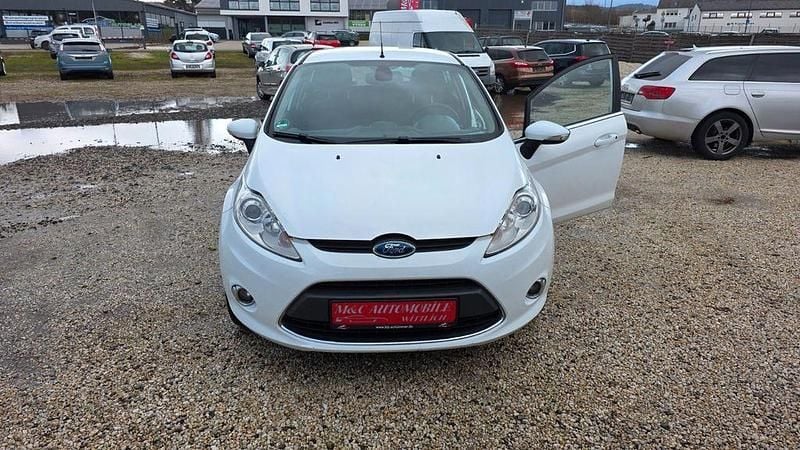 Gebraucht Ford Fiesta Titanium 82 PS (60 kW) 2009 Weiß Kleinwagen