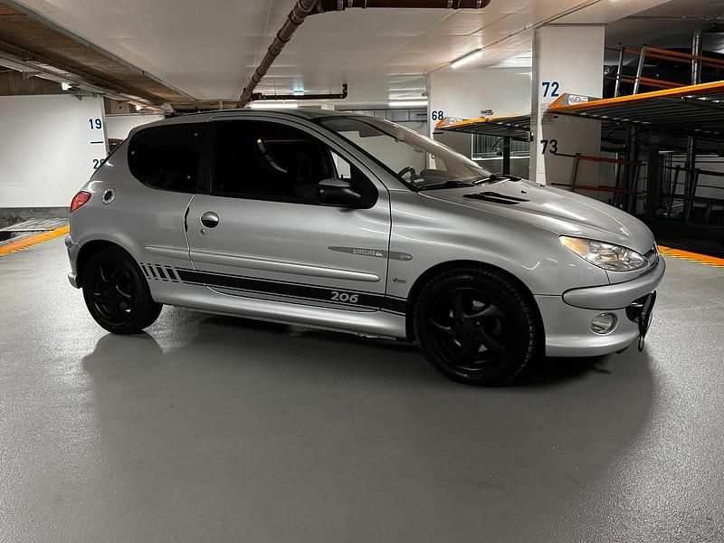 Grau Gebraucht 2004 Peugeot 206 Coupé | 2.999 € - Bild 1/4