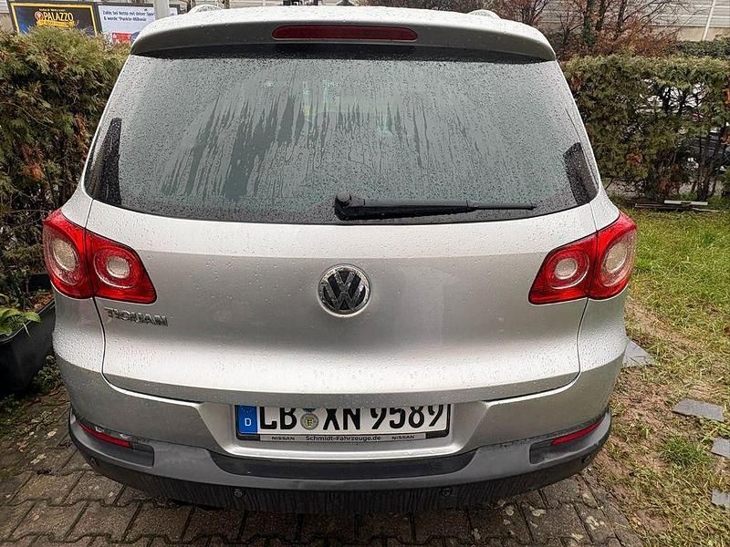 Gebraucht VW Tiguan Sportline 122 PS (89 kW) 2011 Silber SUV