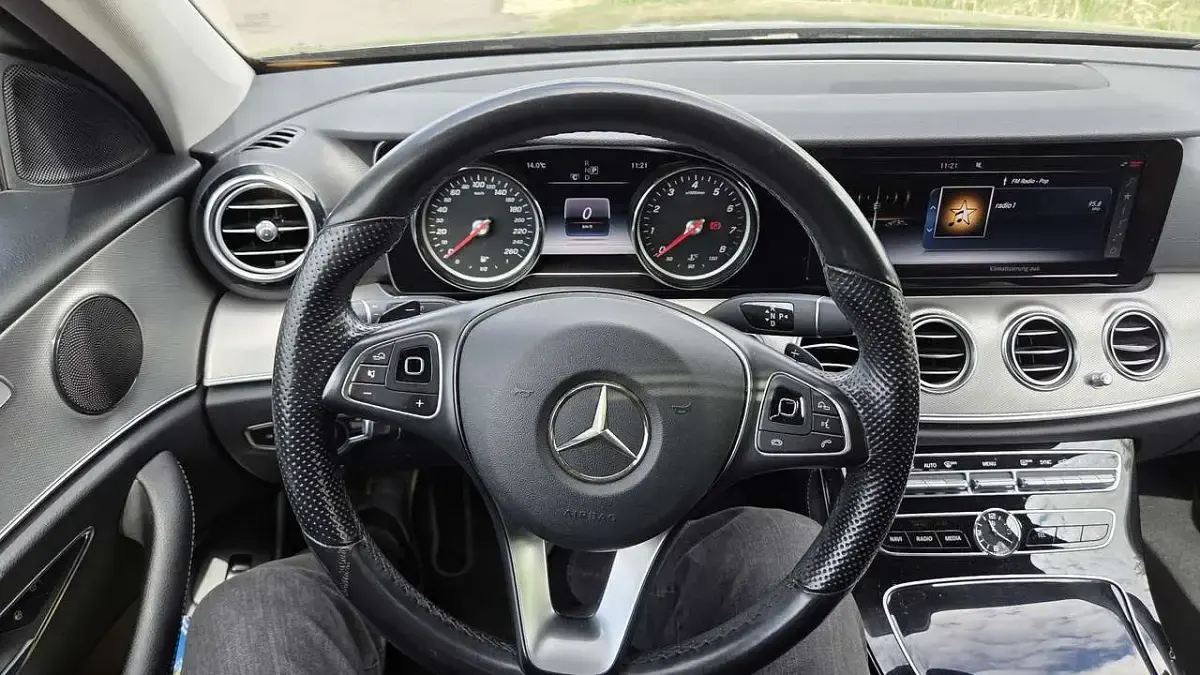 Gebraucht Mercedes E200 184 PS (135 kW) 2016 Schwarz Kombi