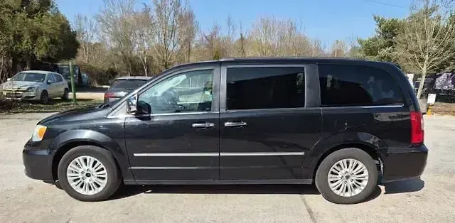 Usata Lancia Voyager Gold 163 CV (119 kW) 2011 Nero Monovolume