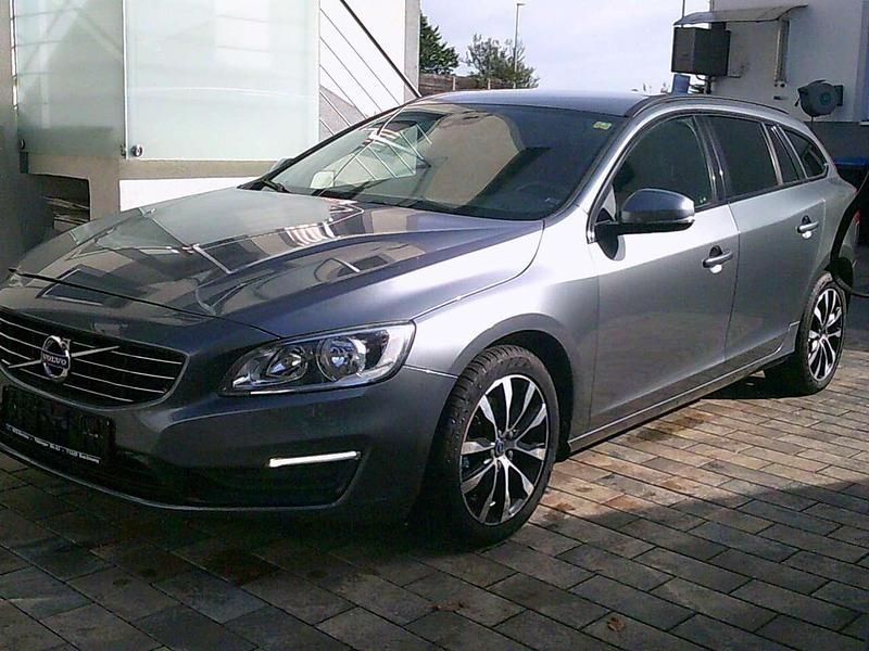 Gebraucht Volvo V60 Kinetic 120 PS (88 kW) 2017 Grau Kombi