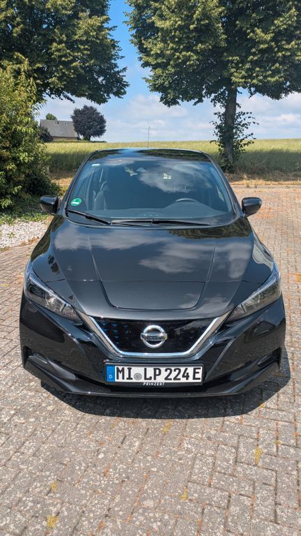 Schwarz Gebraucht 2021 Nissan Leaf Acenta Kleinwagen | 12.500 € (Guter Preis) - Bild 1/3